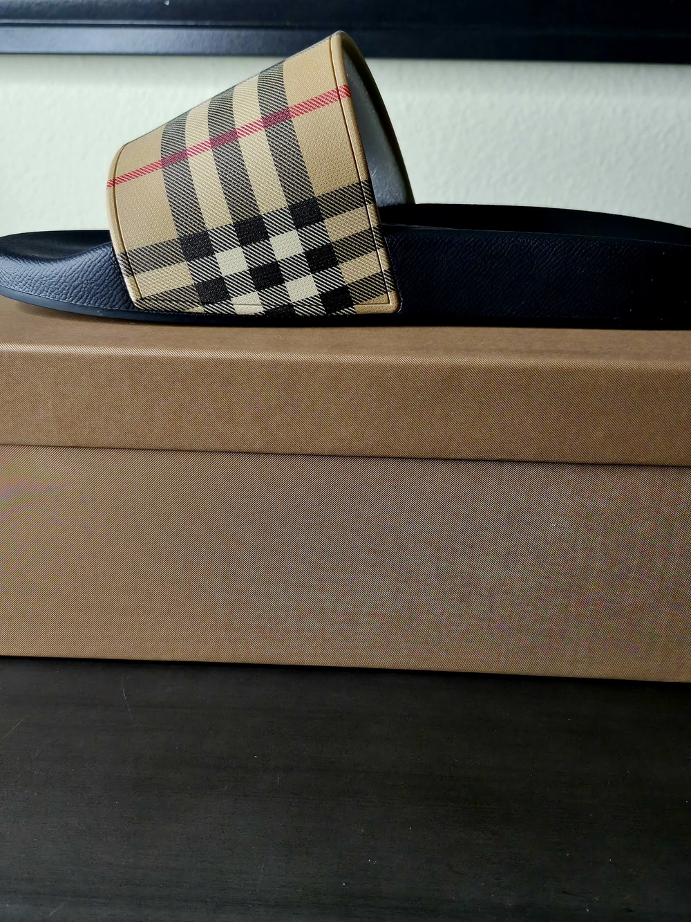 Burberry Mens 8.5/Womens 10 Slides Size Europe 42 - Picture 3 of 5